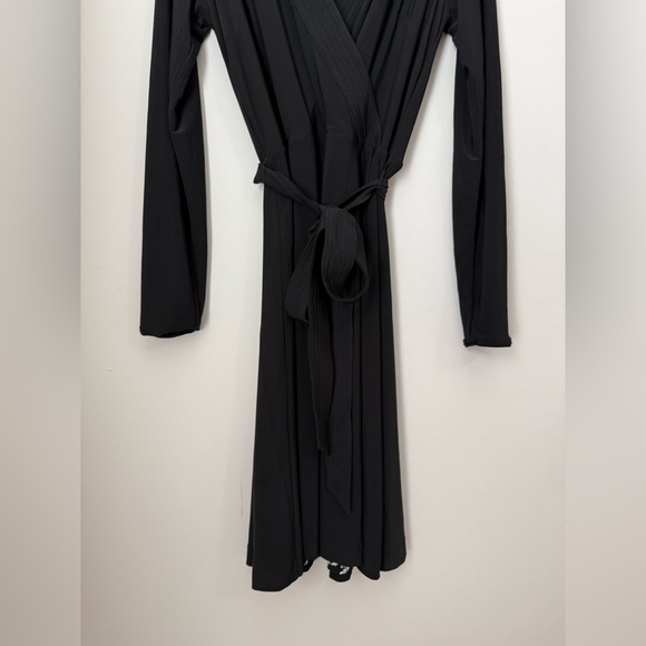 NEW White House Black Market Reversible A-Line Wrap Dress Size 8 Black White - Picture 11 of 14